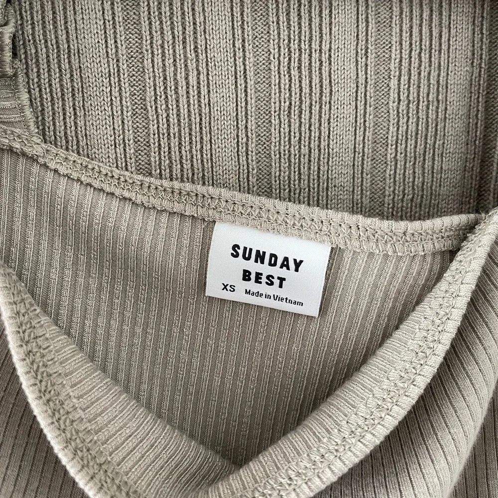 Aritzia Thais Plunge Front Cardigan & matching tank! - Picture 4 of 4